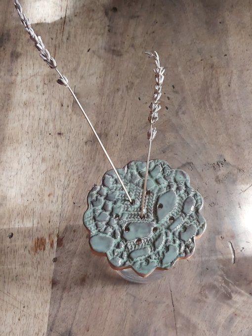 Support de fleurs vert mousse