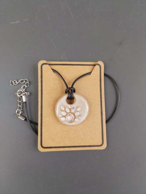 Pendentif blanc en grès