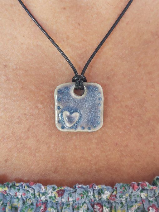 Collier carré bleu jean's délavé