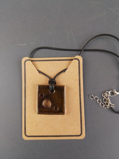 Pendentif carré noir
