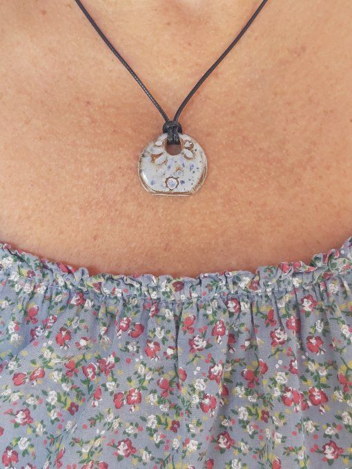 Pendentif soleil mauve céramique