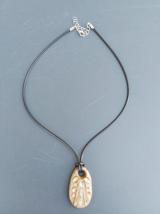 Pendentif caramel et blanc 
