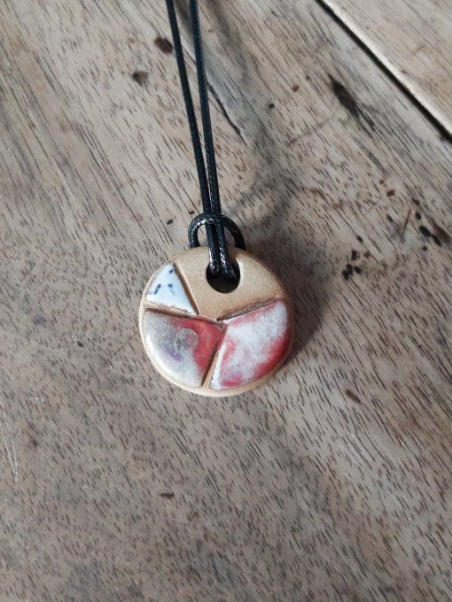 Collier céramique rond à tendance rose