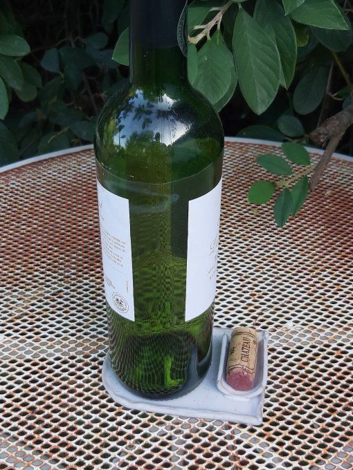 Repose bouteille de vin blanc moucheté