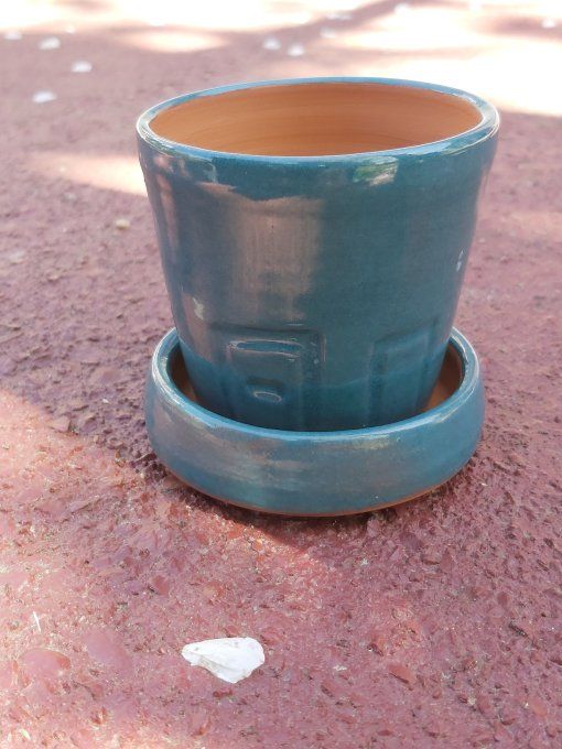 Petit pot de fleurs turquoise et sa soucoupe